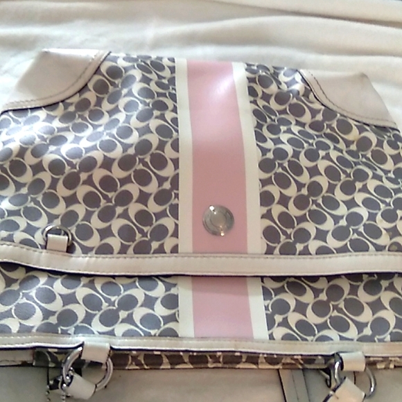 HOST PICK! VTG Coach leather bag in gray/pink/cream with cherry red lining - Picture 4 of 9